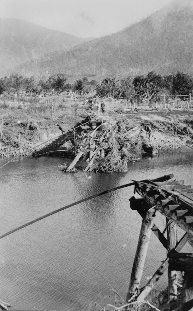 Mowbray Bridge after the 1911 cyclone, Queensland.   'John Oxley Library, State Library of Queensland image:127147   '