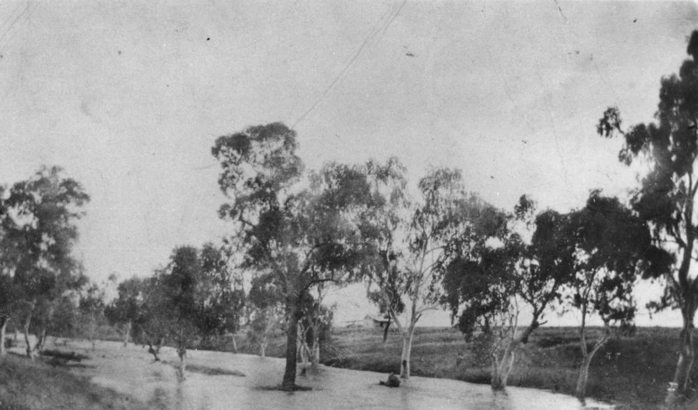 Copper Mine Creek in flood, Cloncurry. ' John Oxley Library, State Library of Queensland Negative number: 158444'